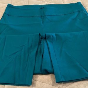 Roz & Ali Capri Pants
